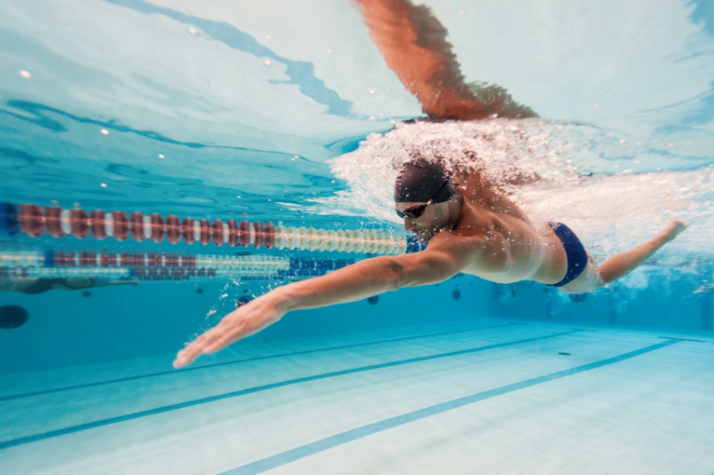 Тренировка в бассейне: формула здоровья взрослых и детей